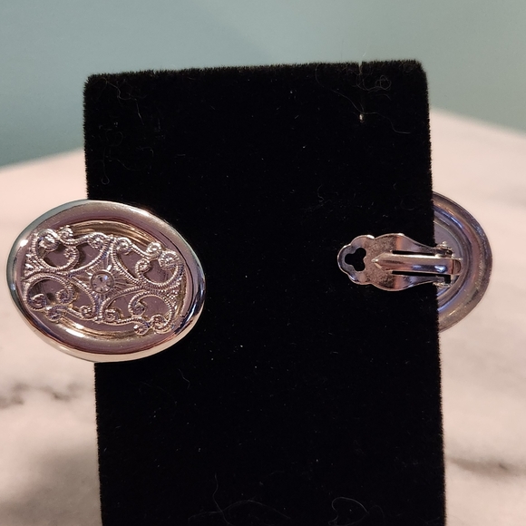 Vintage 90's Clip on Earrings - Picture 3 of 3